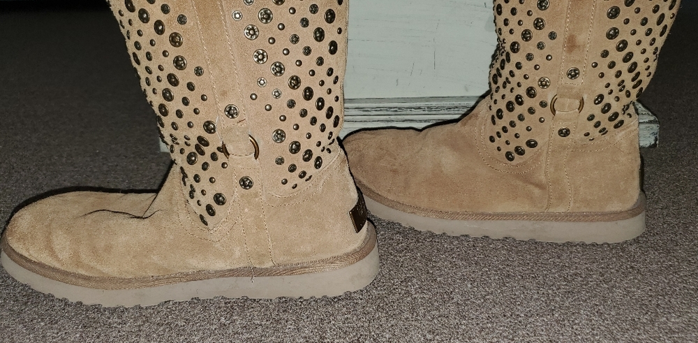 Uggs size 9 Chestnut w gold grommets - Picture 7 of 10